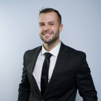 Andrew Robinson Headshot